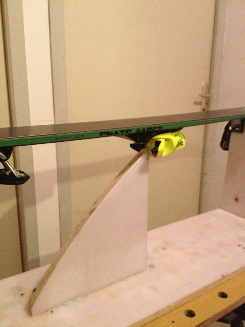 Fabriquer Une Table De Fartage Ski De Fond Trucs et astuce - Fabriquer un établi d'entretien ski : Entretien et  réparations
